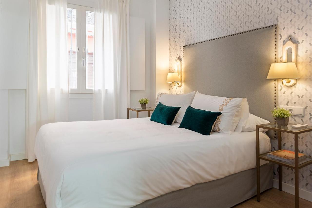 Genteel Home Banos Sevilla Bagian luar foto
