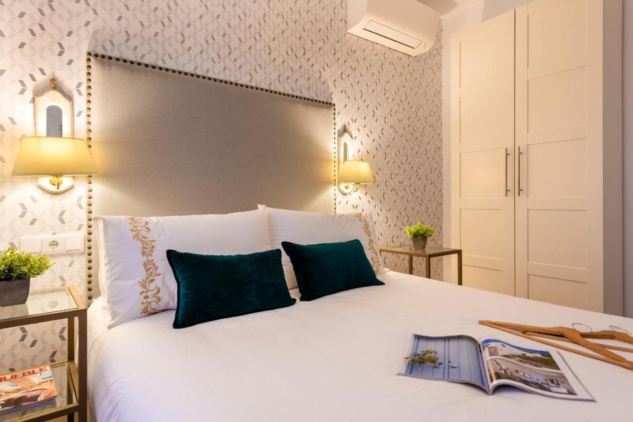 Genteel Home Banos Sevilla Bagian luar foto